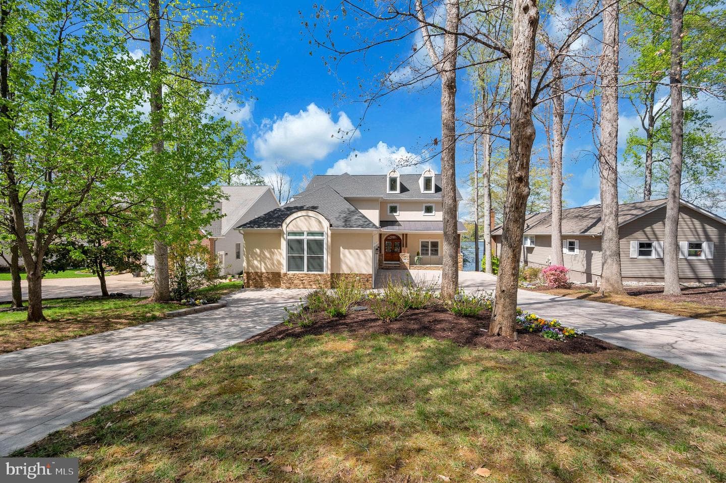 206 Madison Circle photo 2
