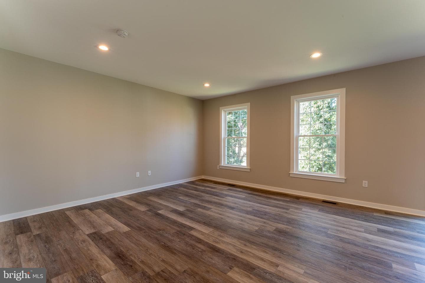 136 S Almond Street photo 17