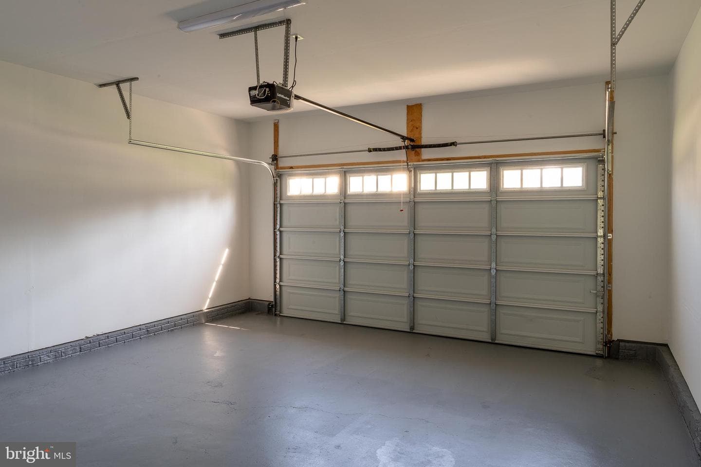 136 S Almond Street photo 40