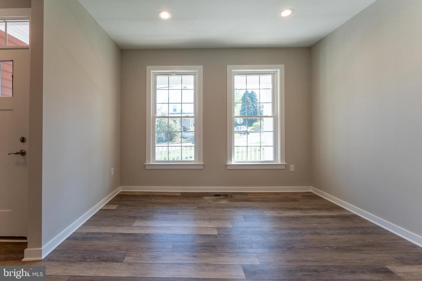 136 S Almond Street photo 9