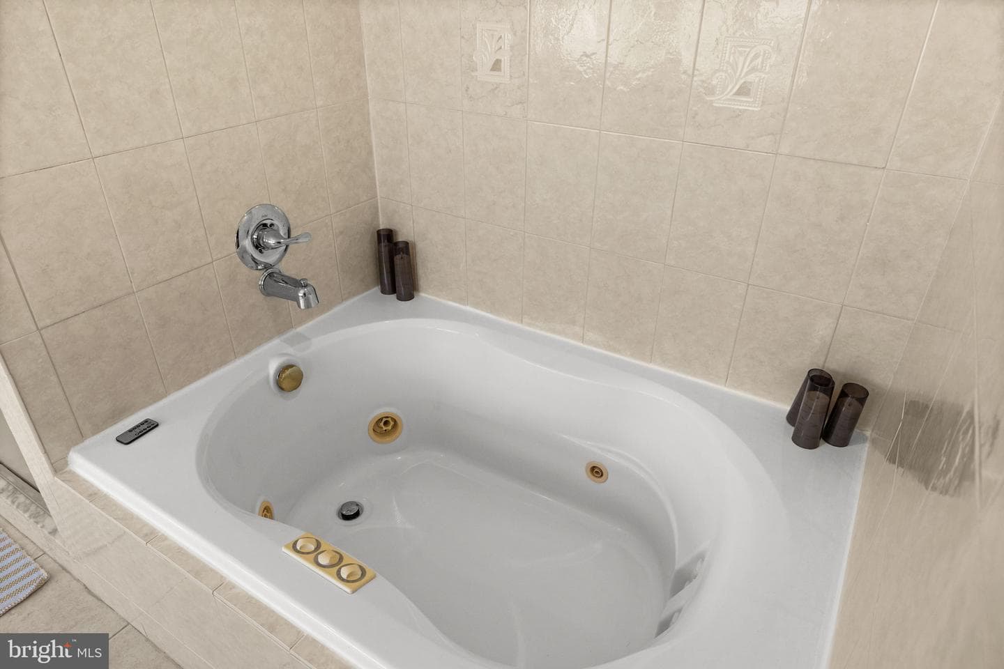 111 Chesterfield Court photo 38