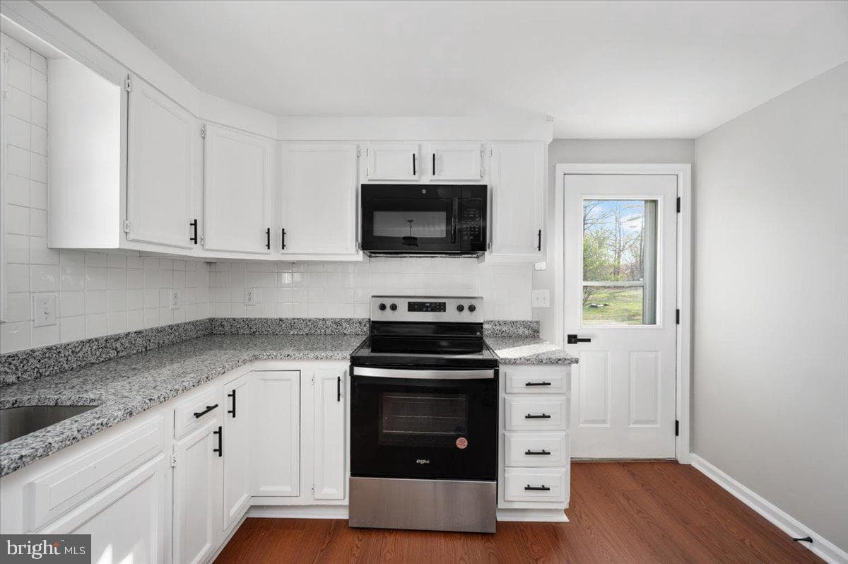 12275 Fox Den Ln photo 32