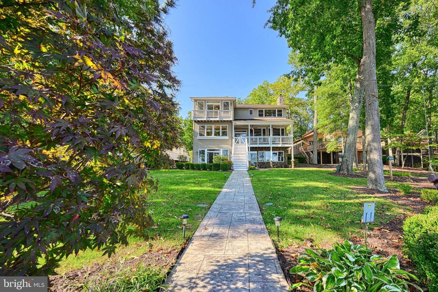 614 Cornwallis Avenue photo 79