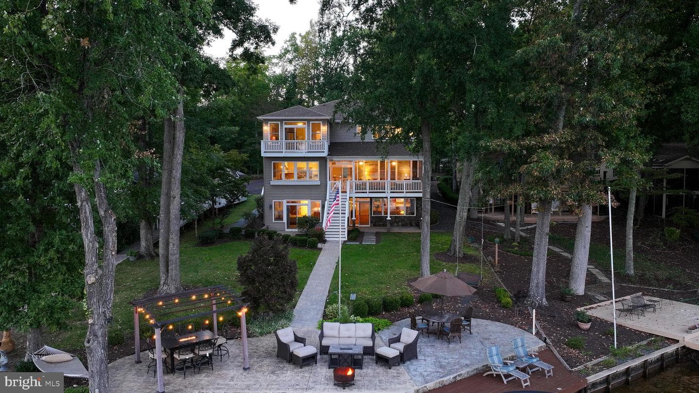 614 Cornwallis Avenue photo 80