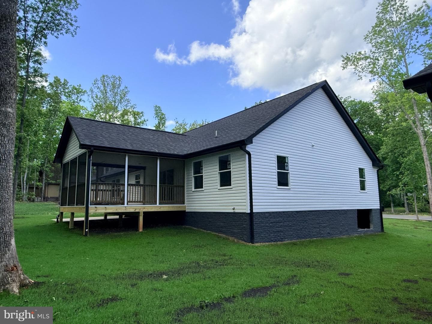 1233 Lakeview Parkway photo 7