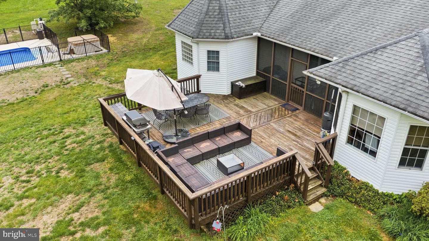 17289 Miss Mollys Lane photo 32