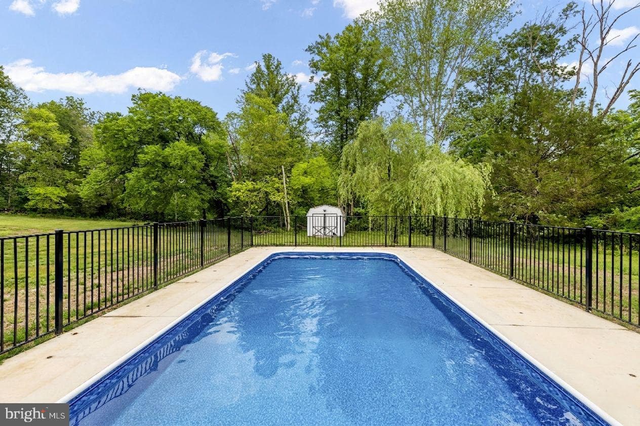 17289 Miss Mollys Lane photo 33