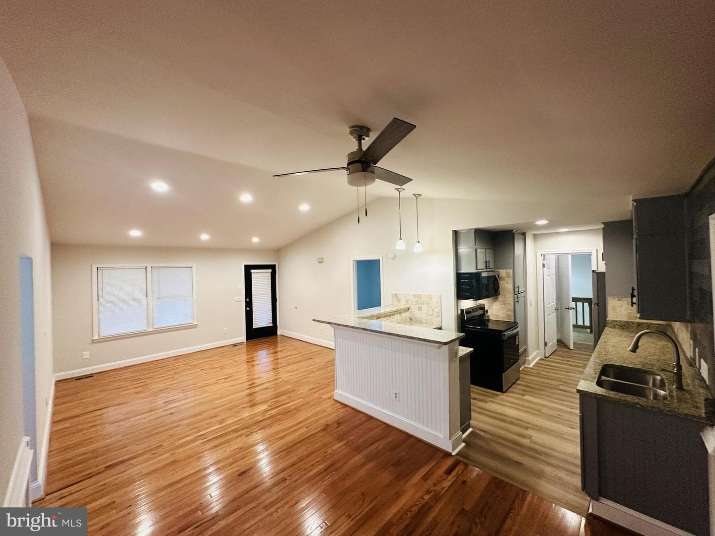 105 Beachside Cove photo 25