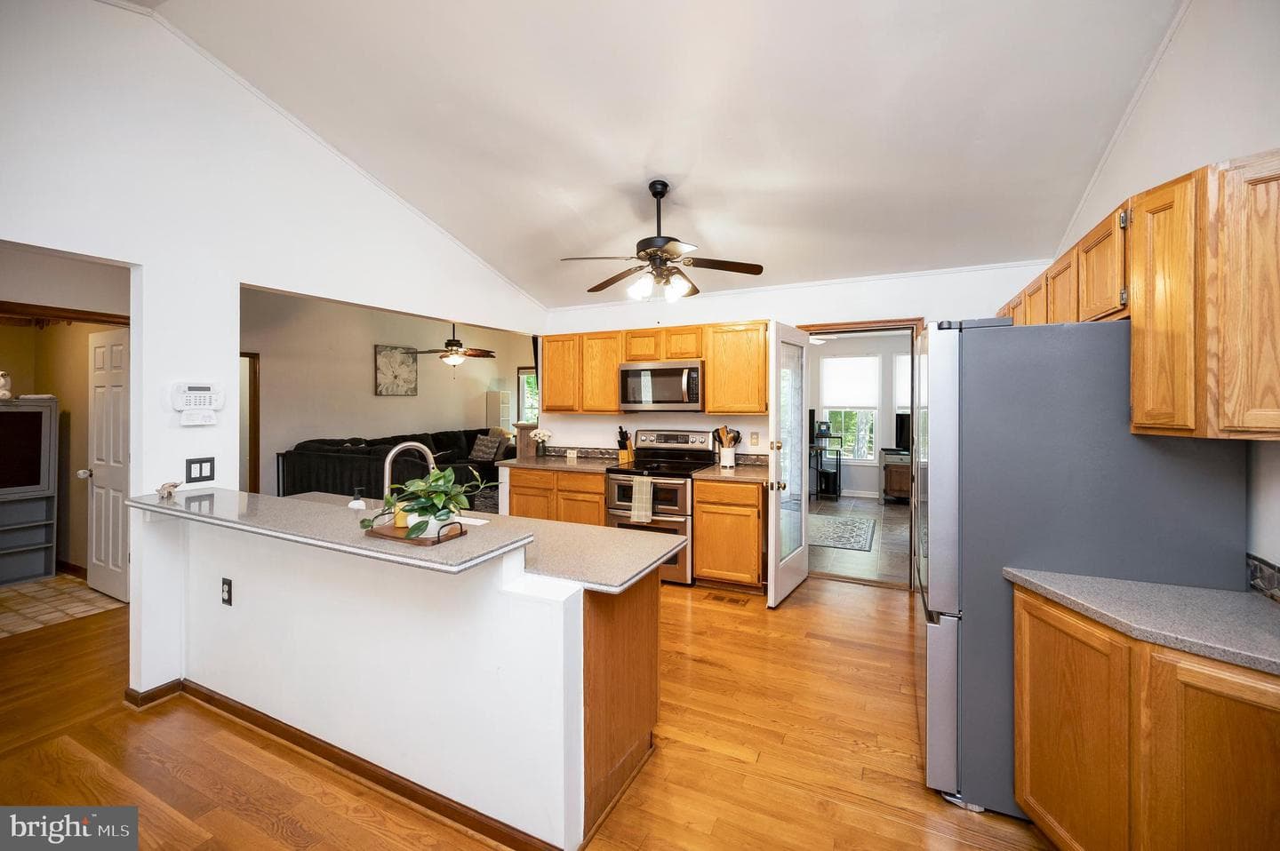 124 Republic Avenue photo 11
