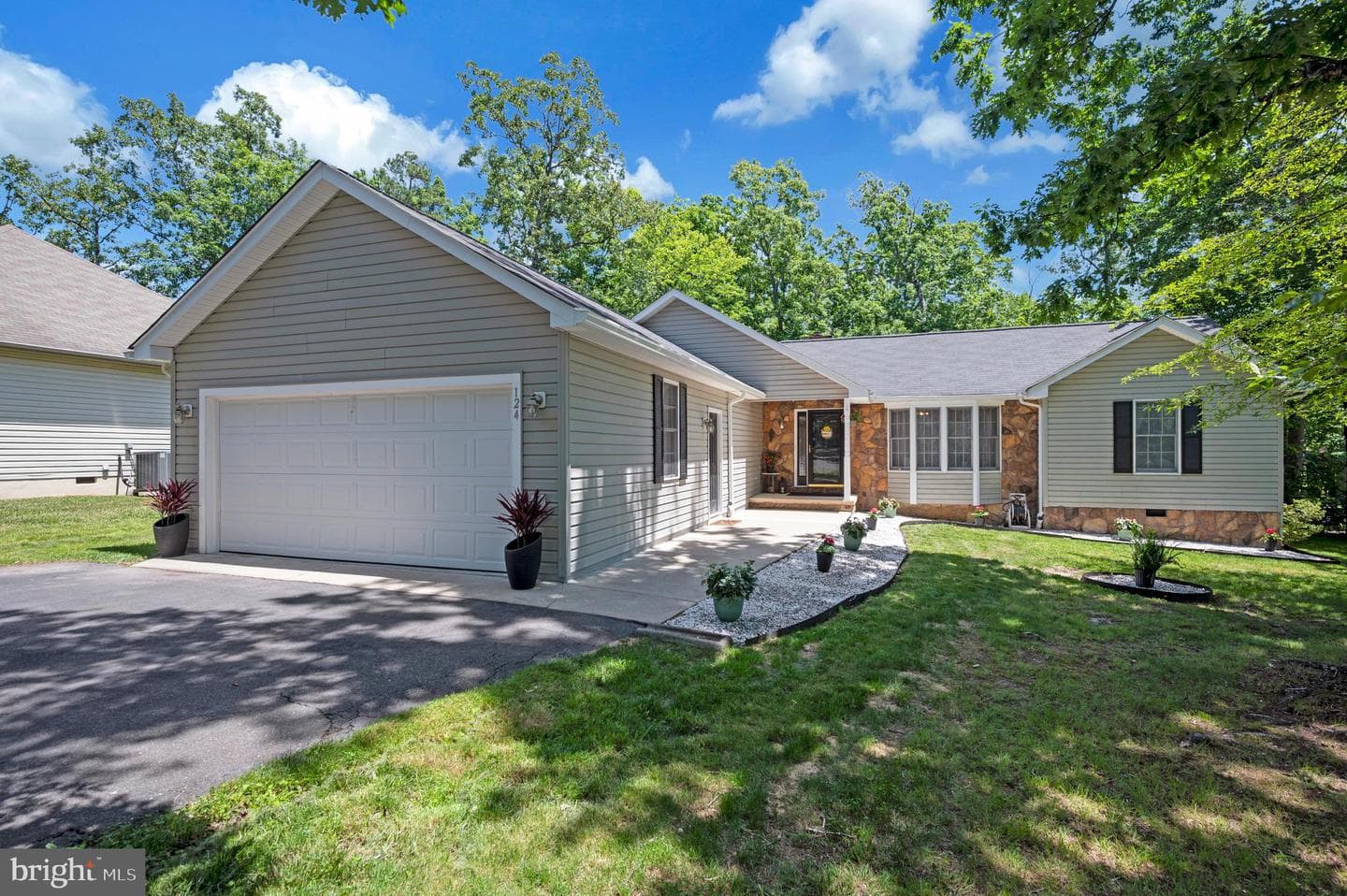 124 Republic Avenue photo 3