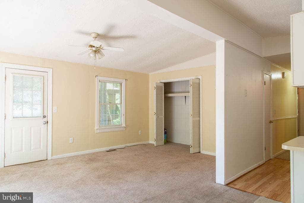 207 Creekside Drive photo 12