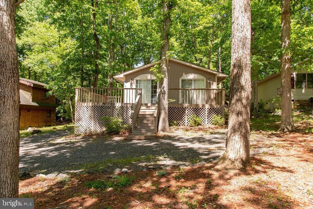 207 Creekside Drive photo 3