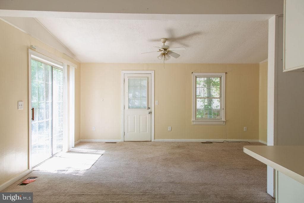 207 Creekside Drive photo 9