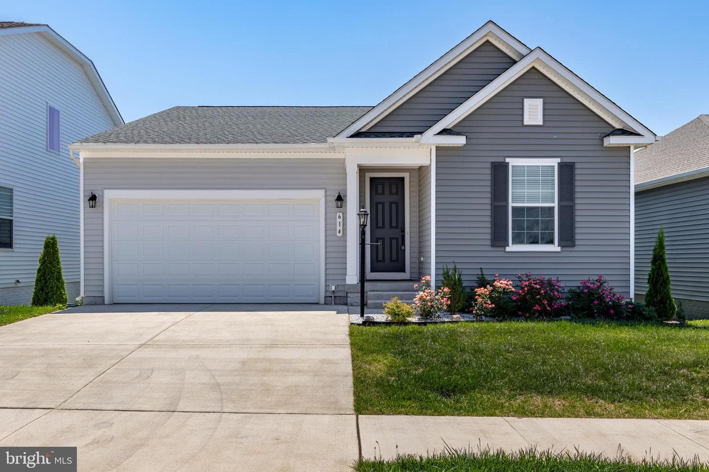 614 Clover Ln photo 1