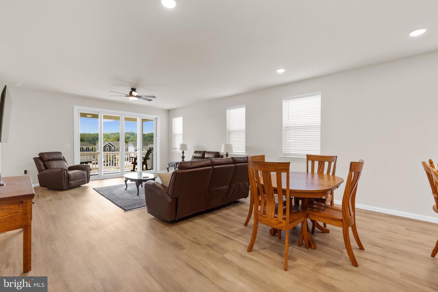 614 Clover Ln photo 16