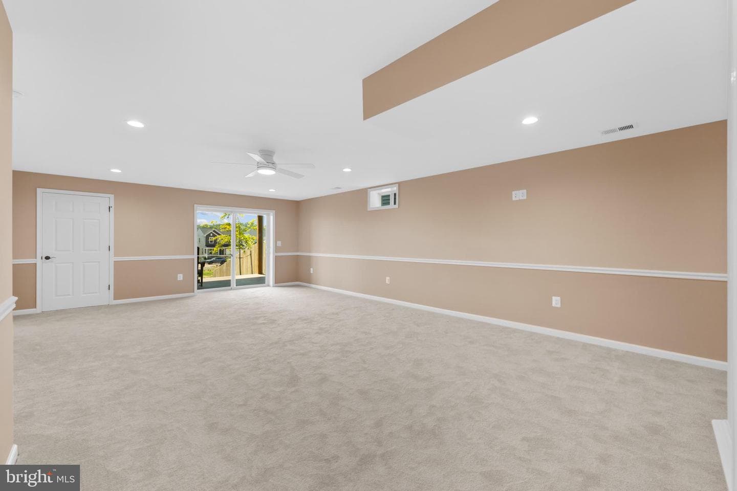 614 Clover Ln photo 34