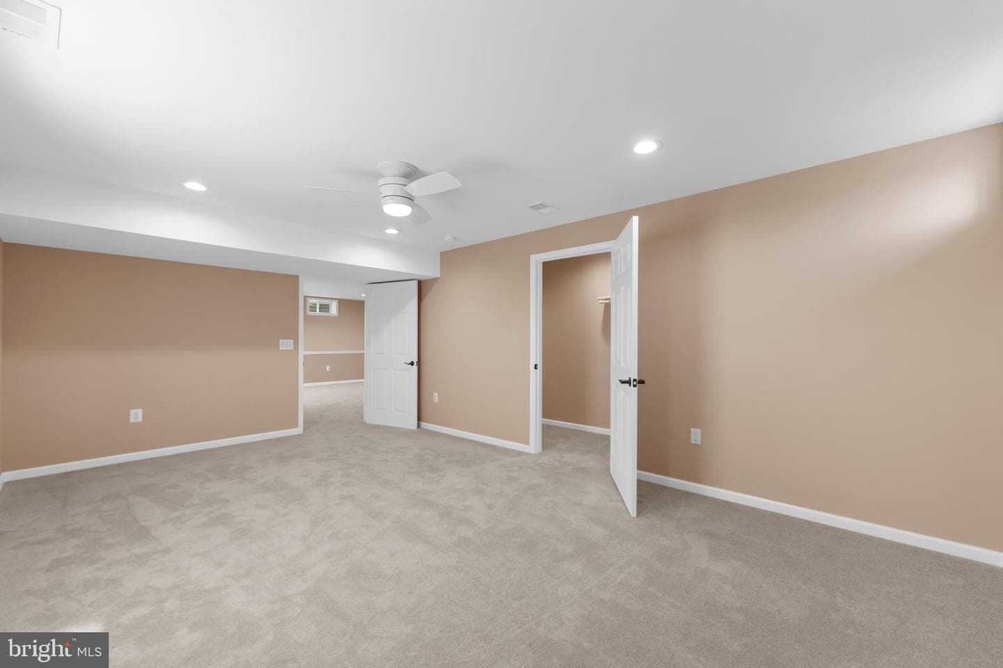 614 Clover Ln photo 41