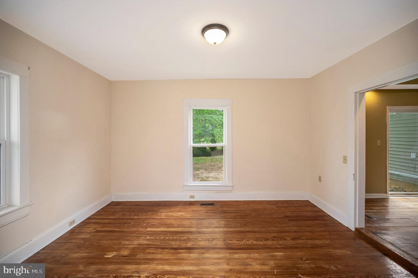 23202 Village Road photo 12