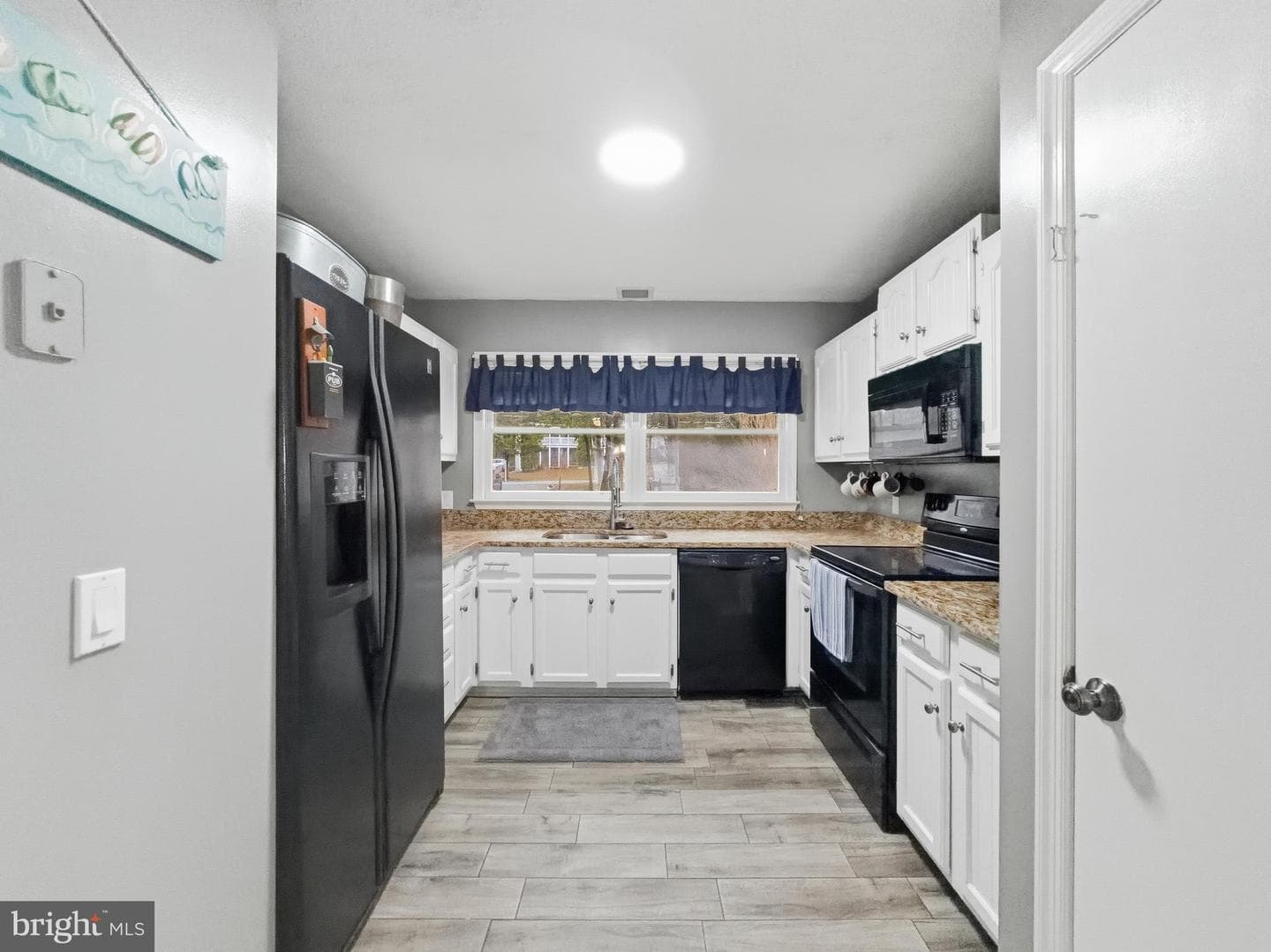 1353 Lakeview Parkway photo 11