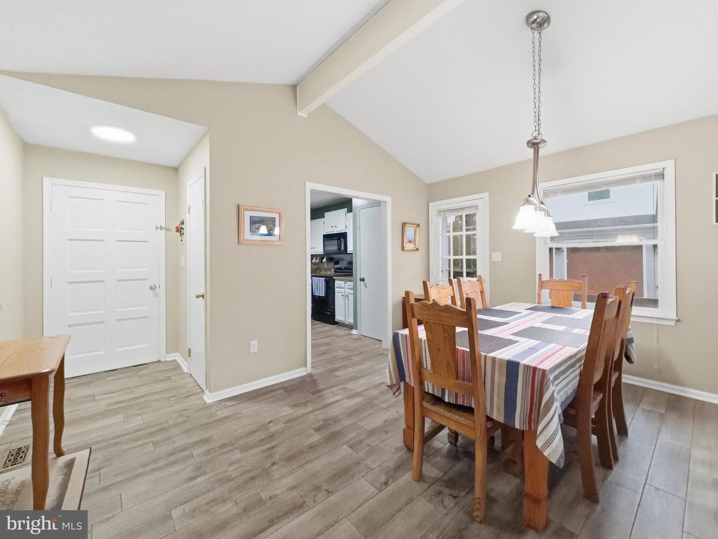 1353 Lakeview Parkway photo 9