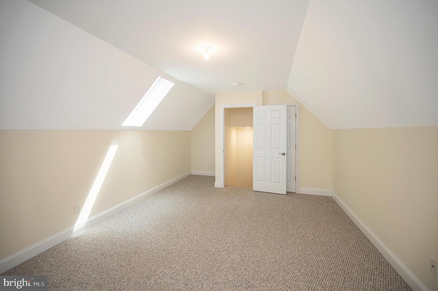 106 Cloverhill Court photo 27
