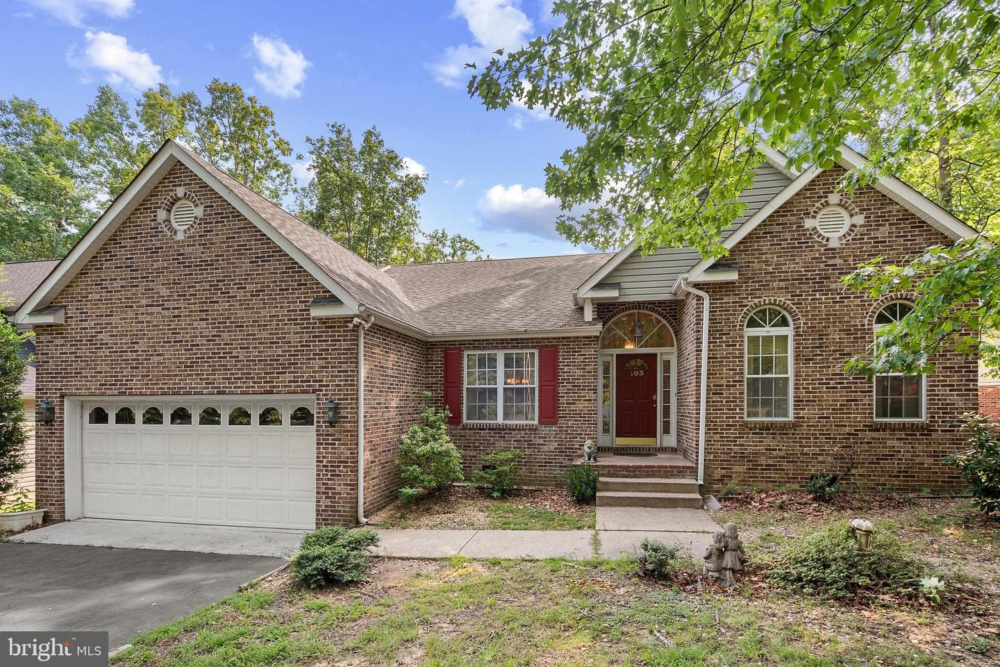 103 Eagle Court photo 2