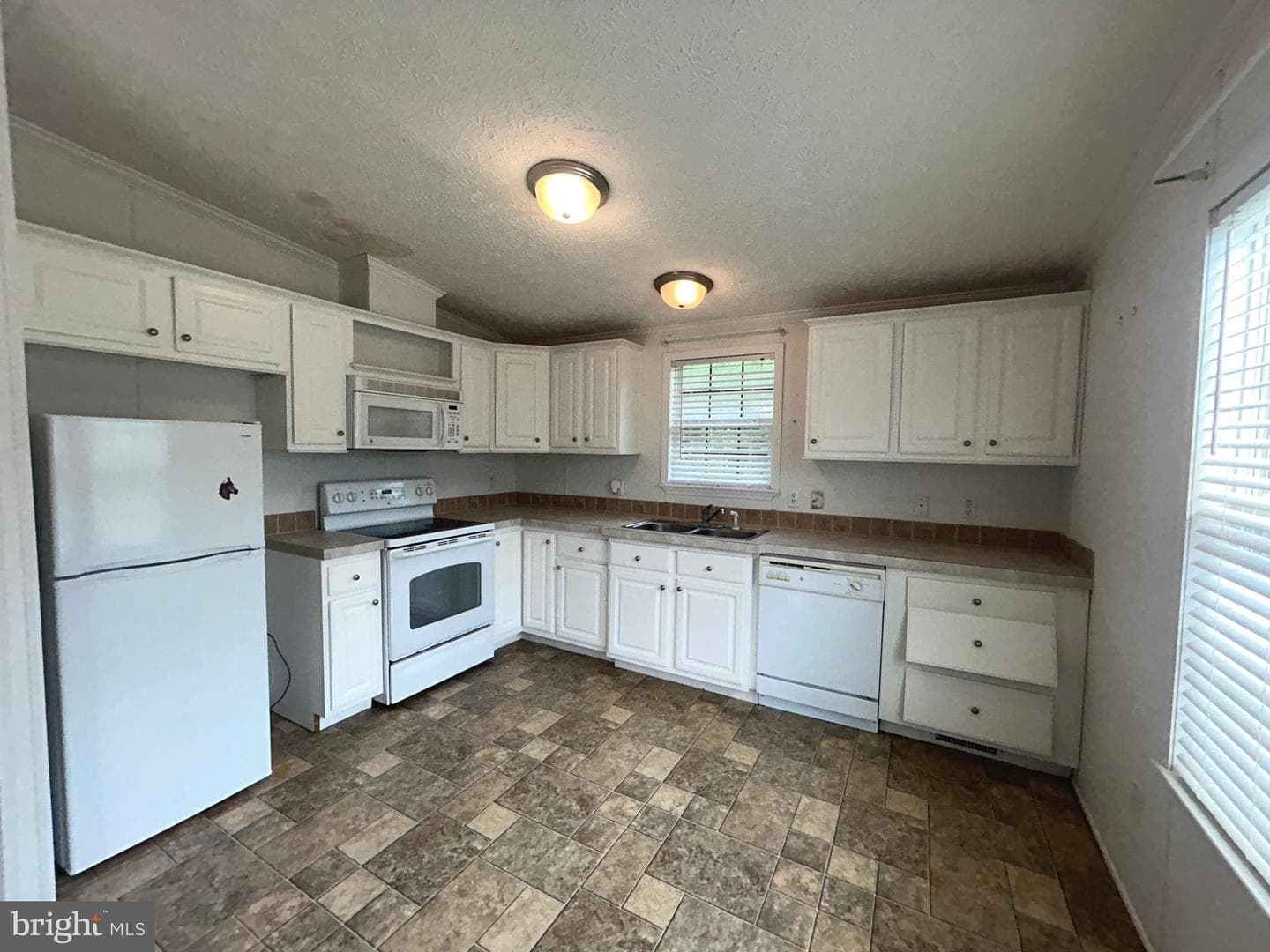23221 Independence Road photo 27