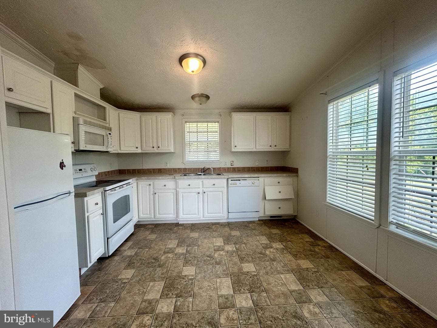23221 Independence Road photo 49