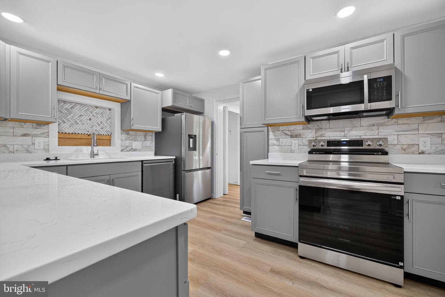 808 Mt Pleasant Drive photo 6