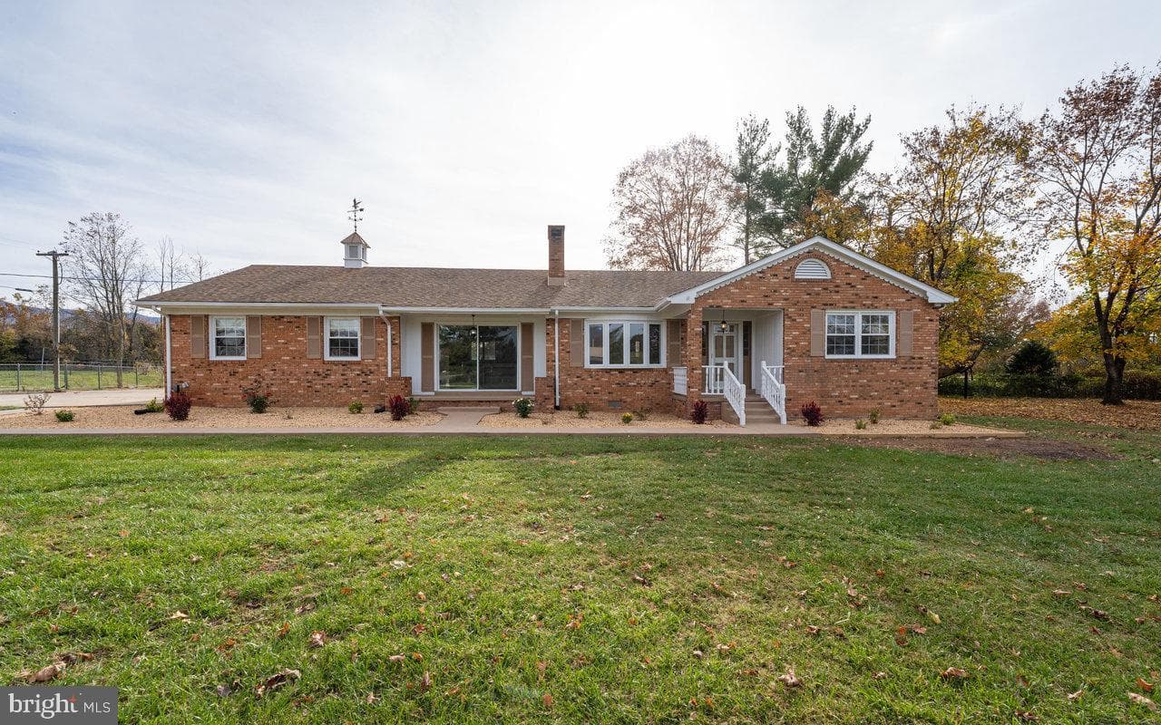 152 Edwin Drive photo 1