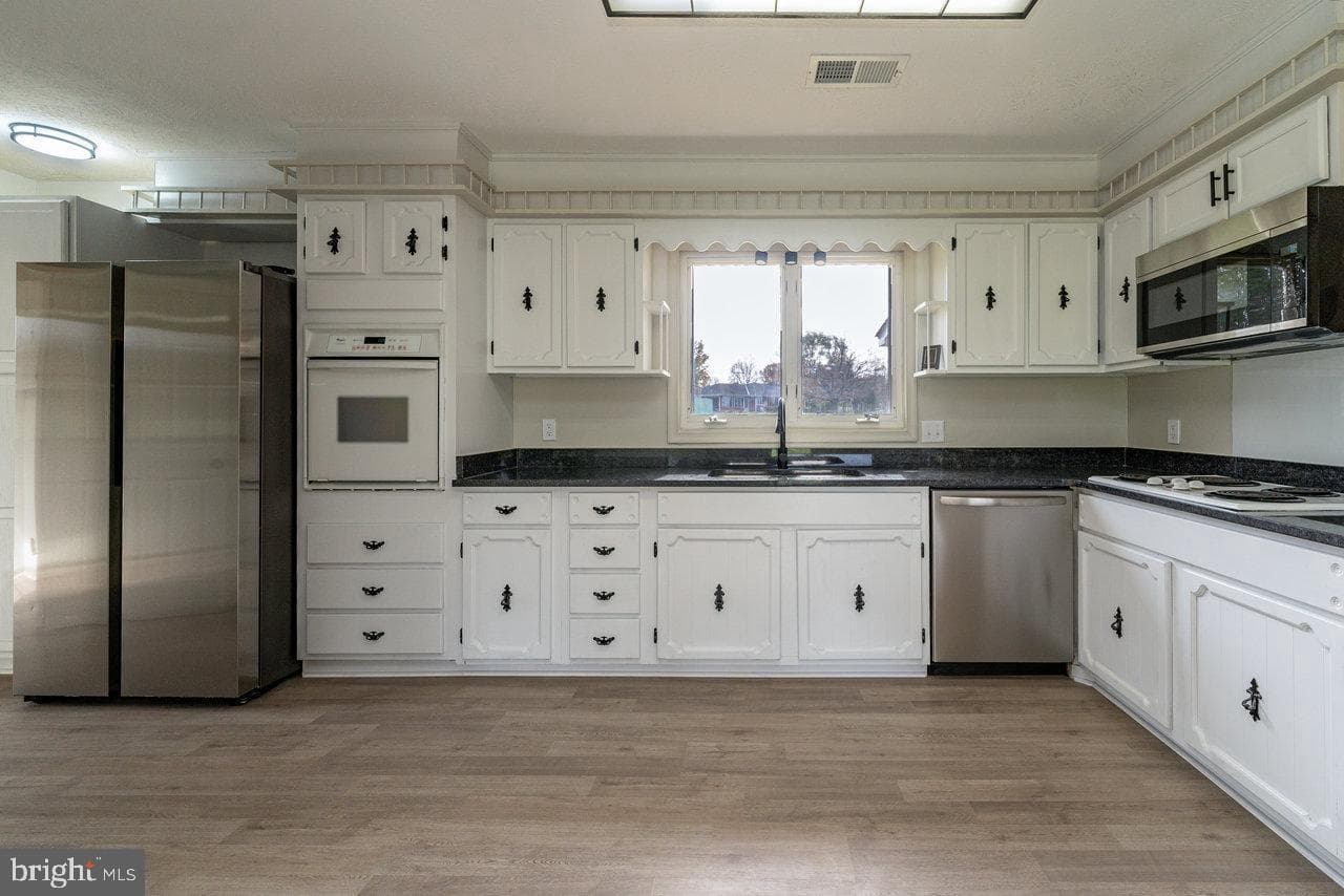 152 Edwin Drive photo 14