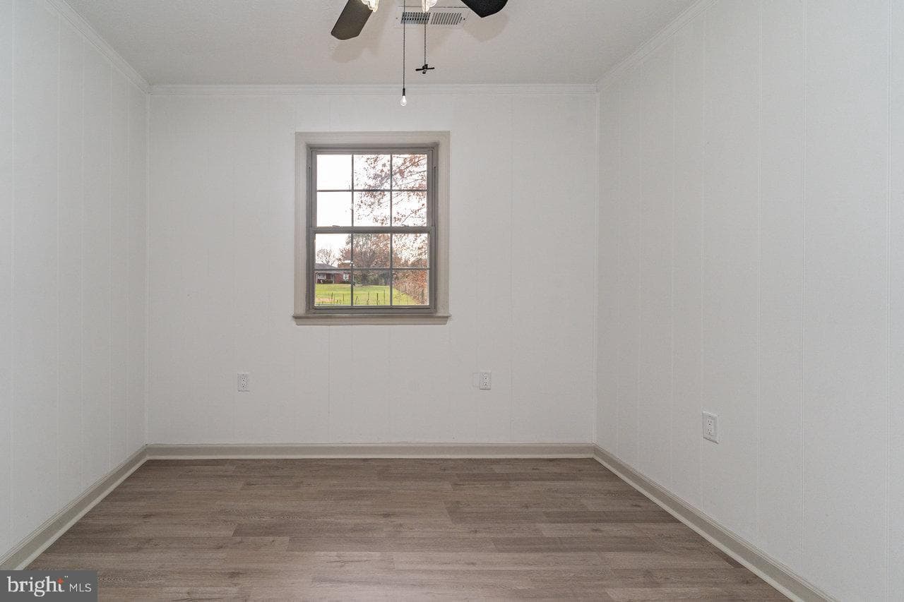 152 Edwin Drive photo 27