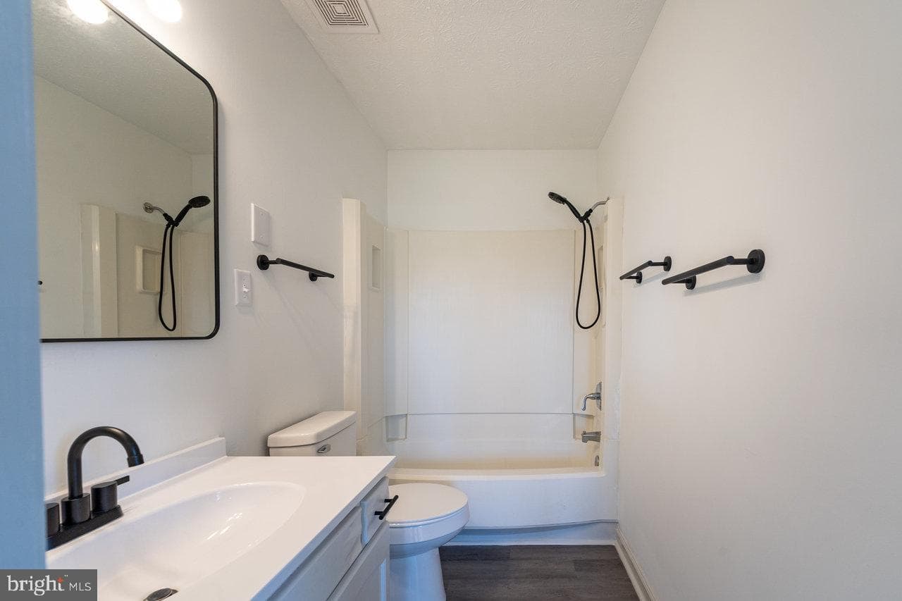 152 Edwin Drive photo 30