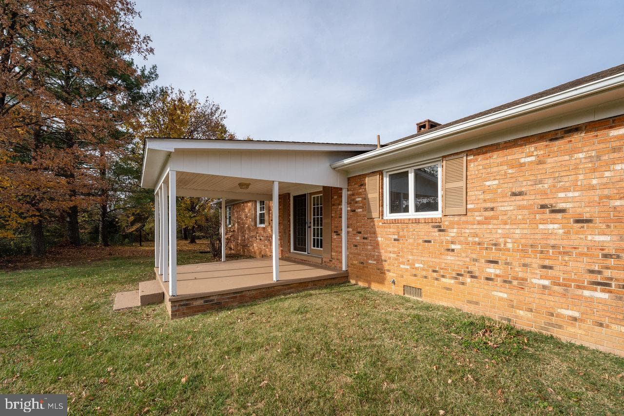 152 Edwin Drive photo 34