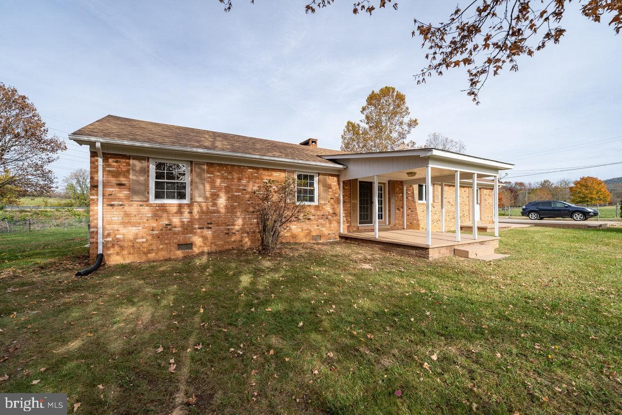 152 Edwin Drive photo 36