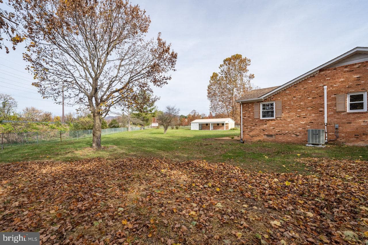 152 Edwin Drive photo 38