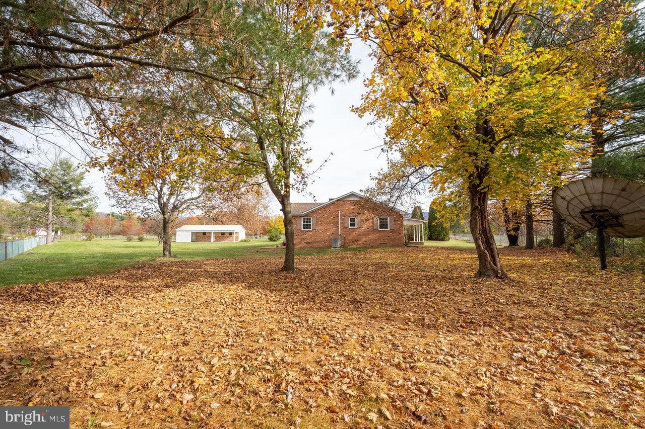 152 Edwin Drive photo 39