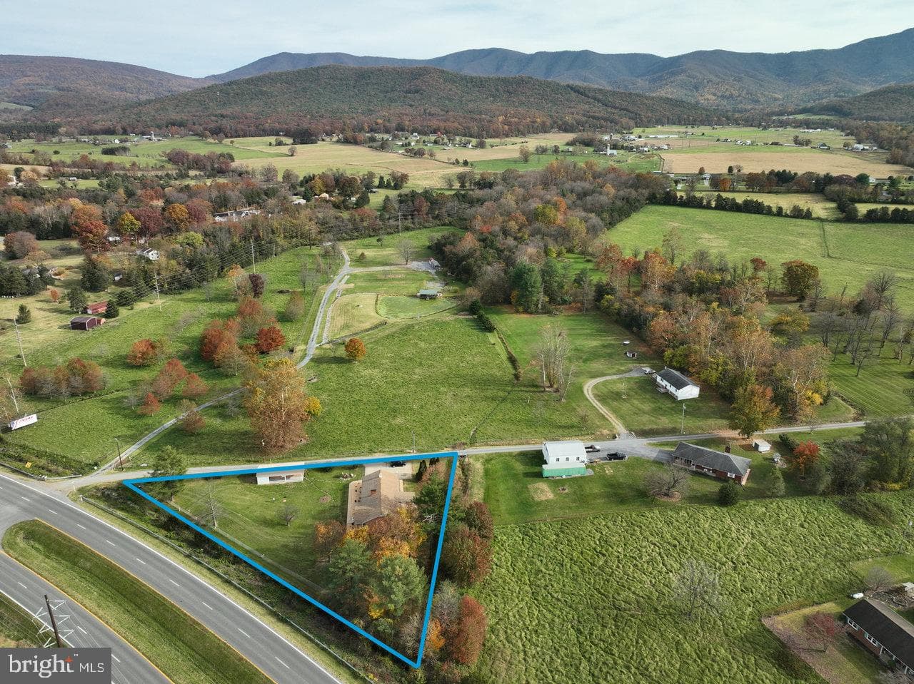 152 Edwin Drive photo 4