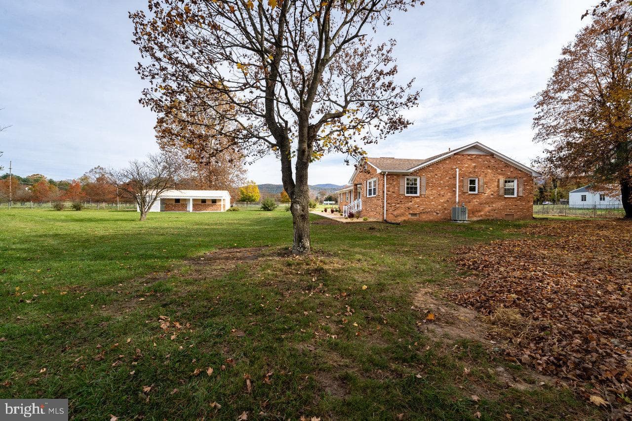 152 Edwin Drive photo 41
