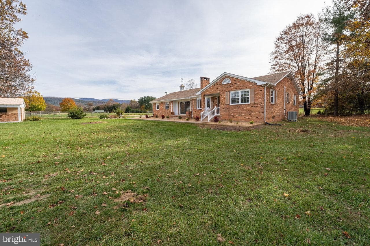 152 Edwin Drive photo 42