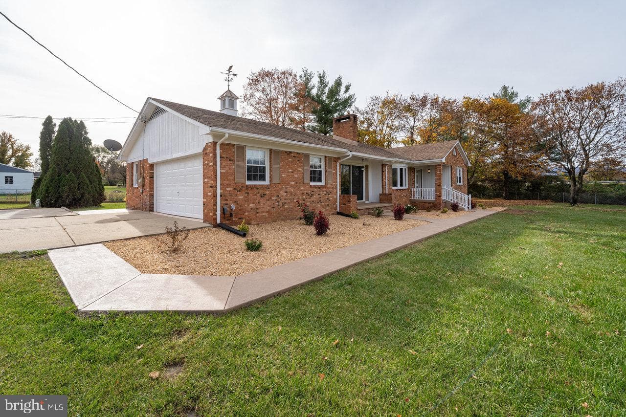 152 Edwin Drive photo 43