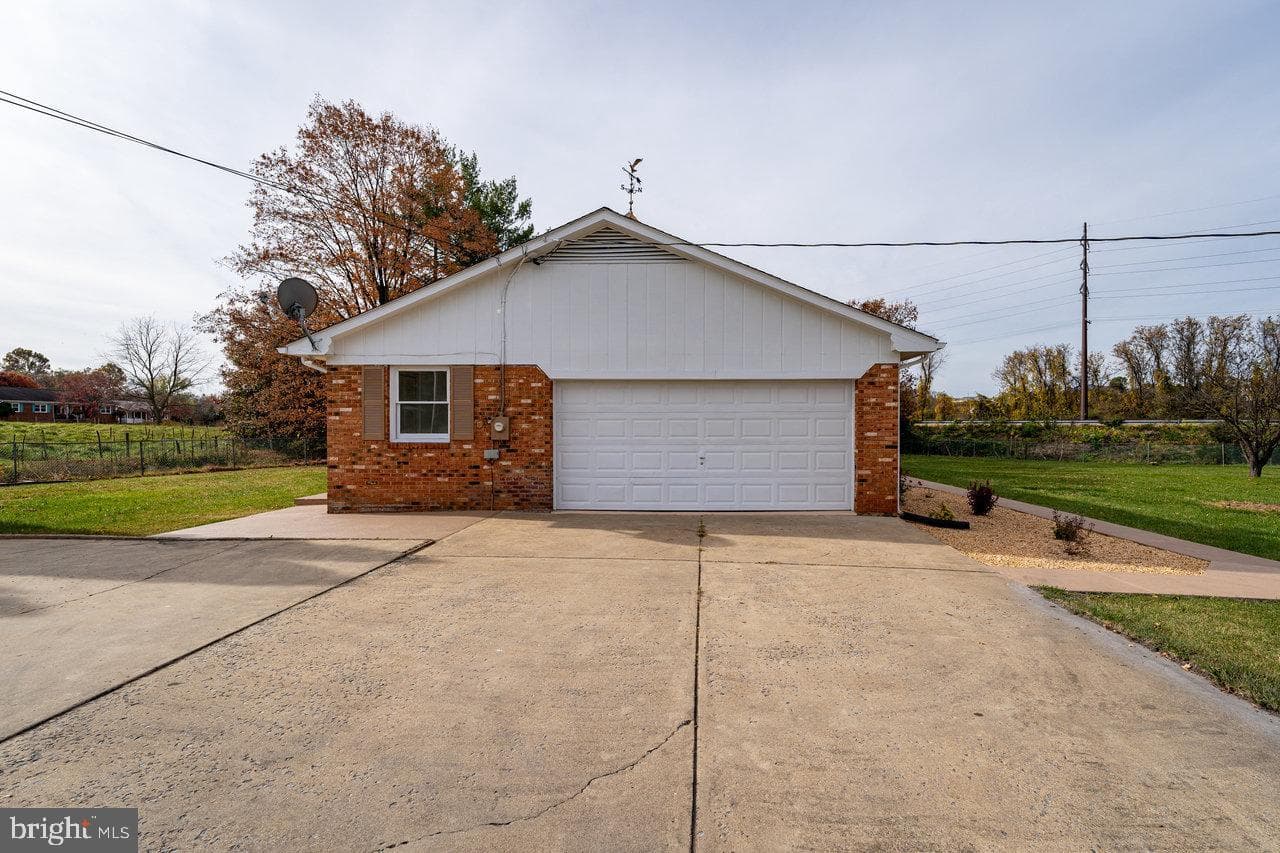 152 Edwin Drive photo 44