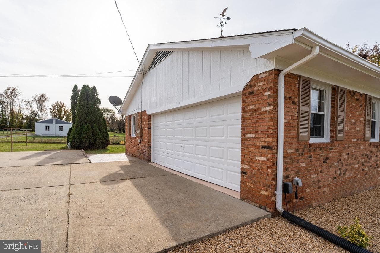 152 Edwin Drive photo 45