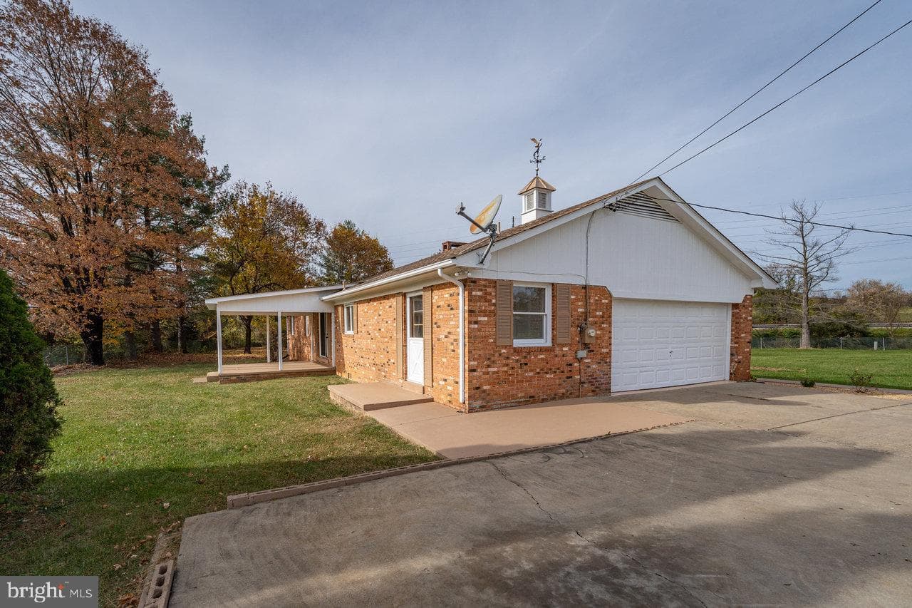 152 Edwin Drive photo 46