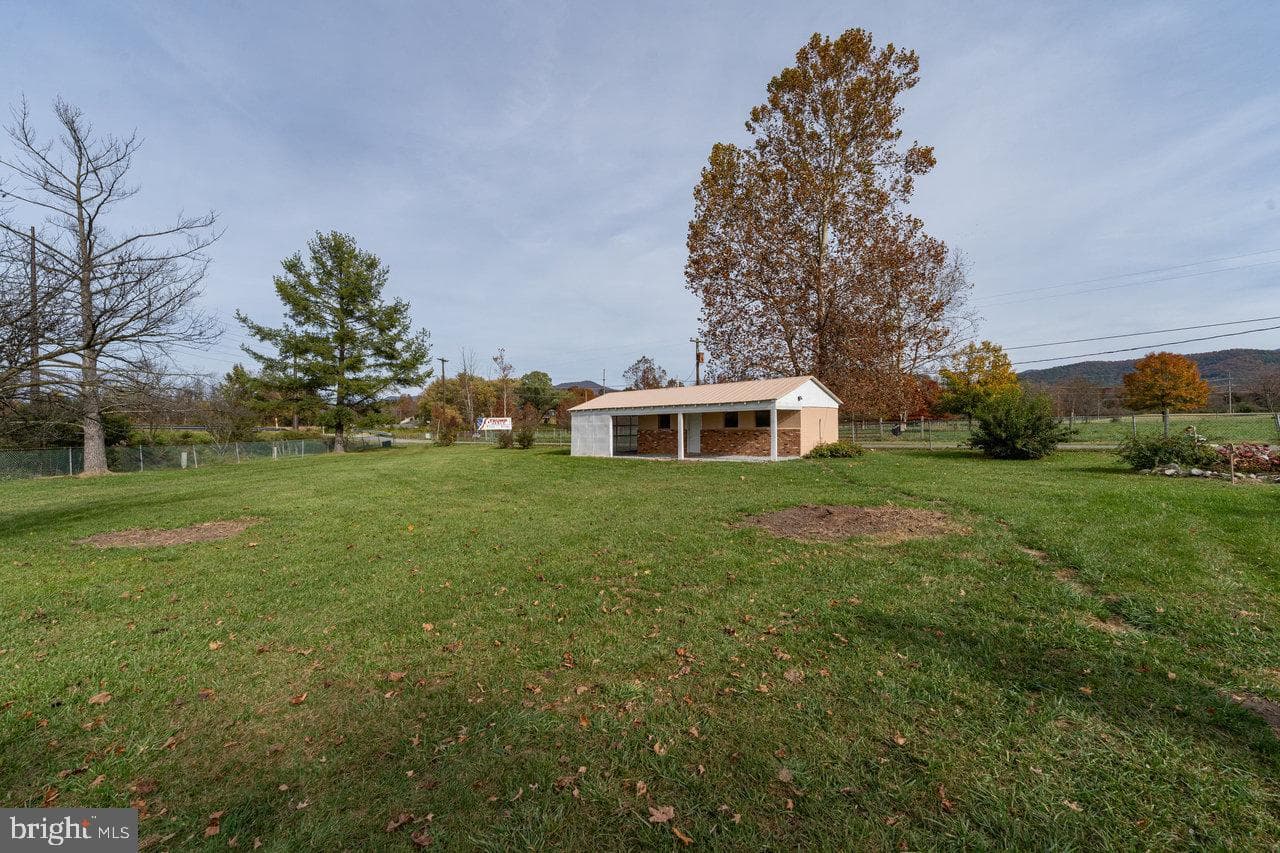 152 Edwin Drive photo 47