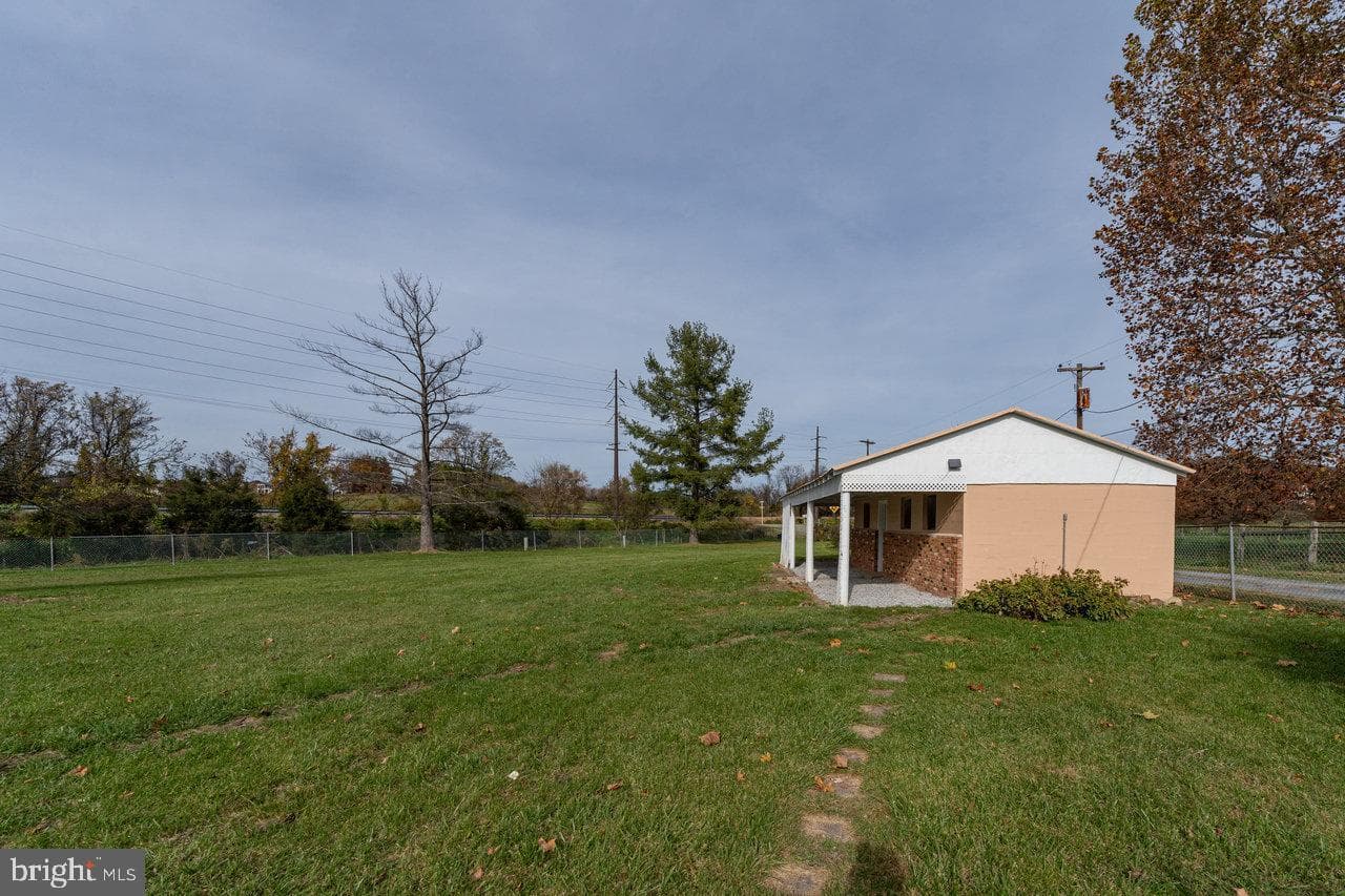 152 Edwin Drive photo 48