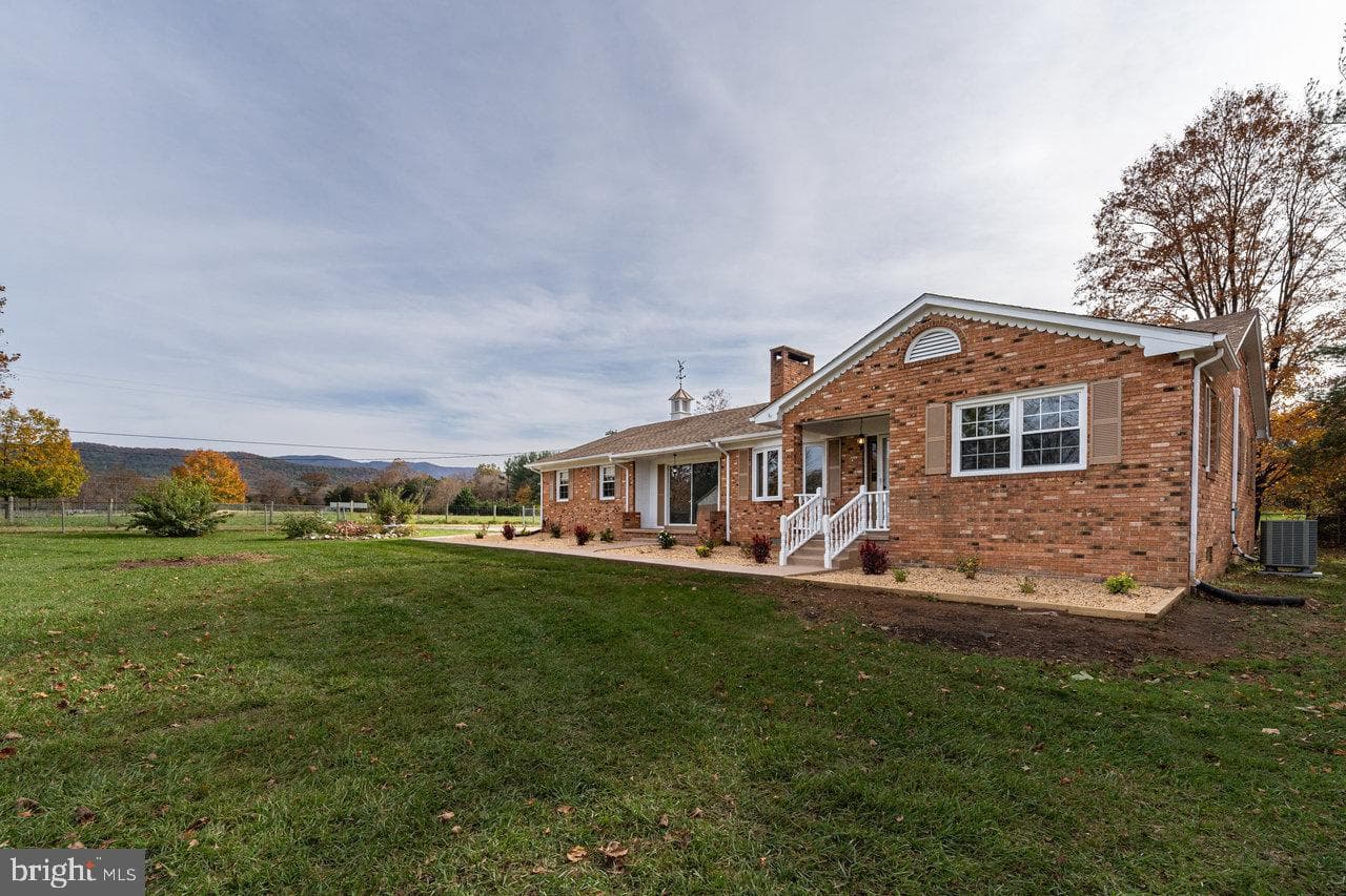 152 Edwin Drive photo 5
