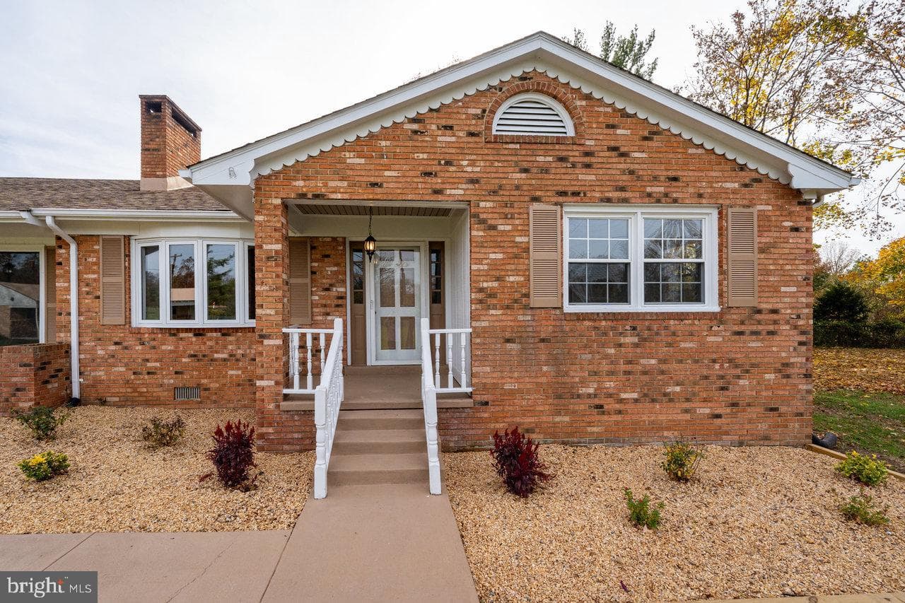 152 Edwin Drive photo 6