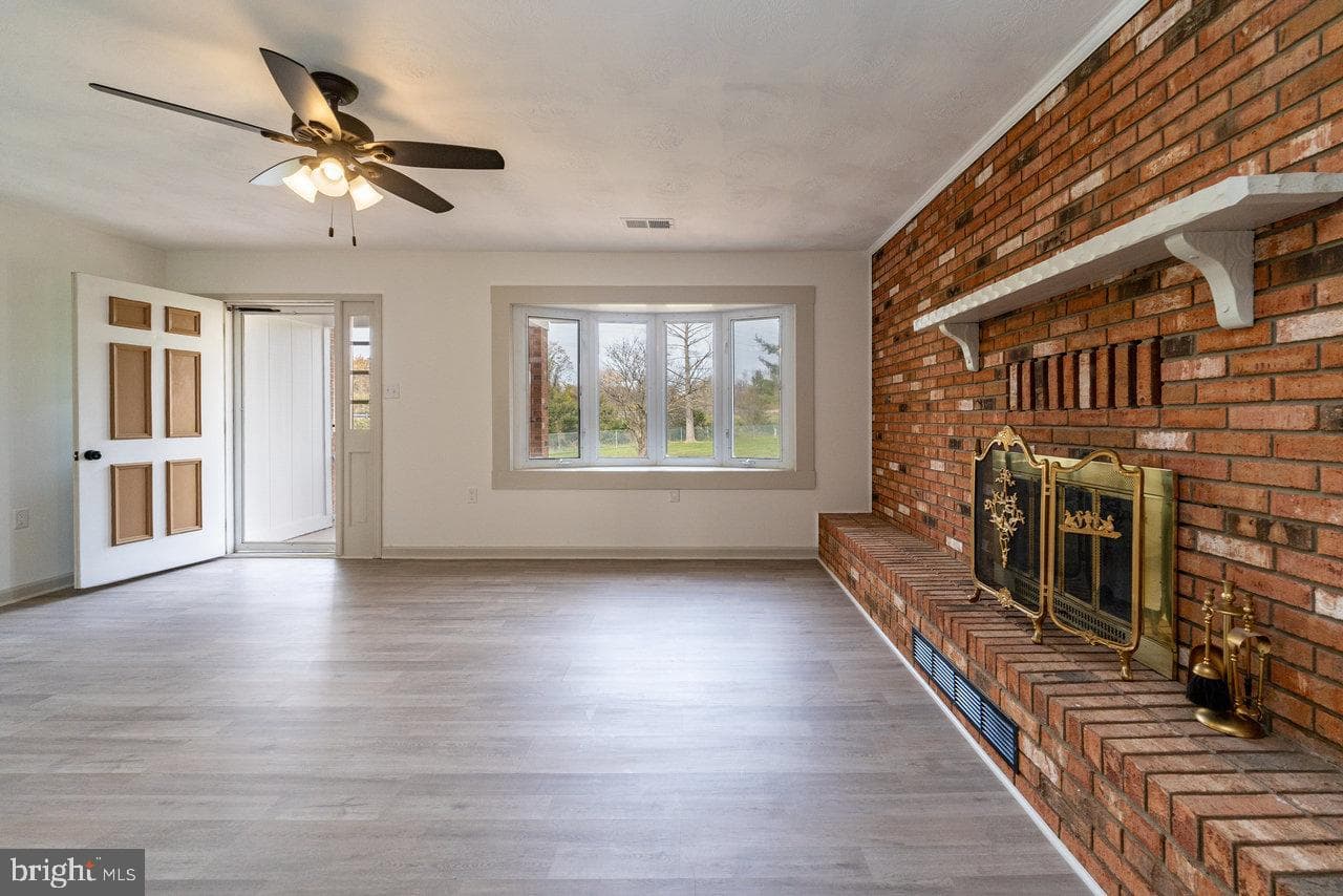 152 Edwin Drive photo 9