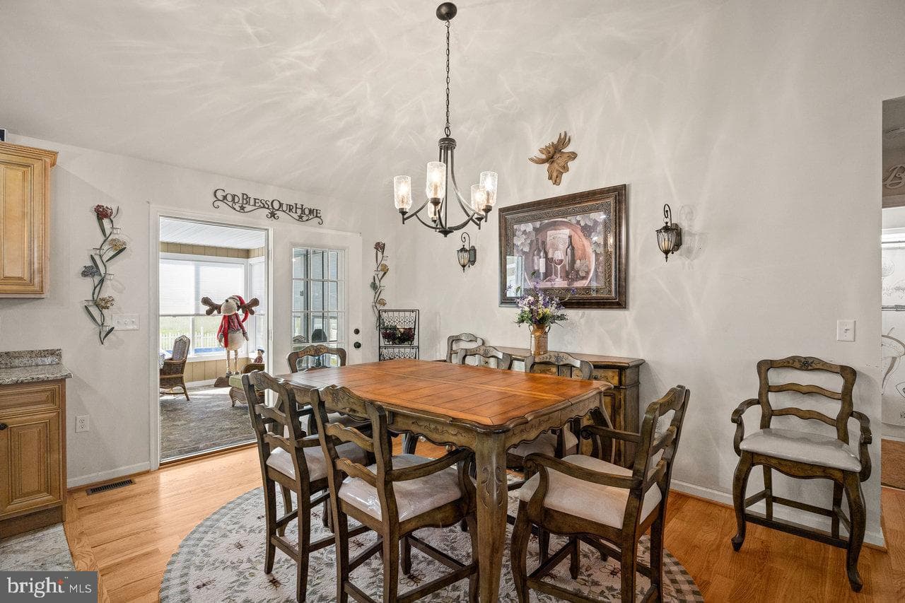 53 Arthur Lane photo 10